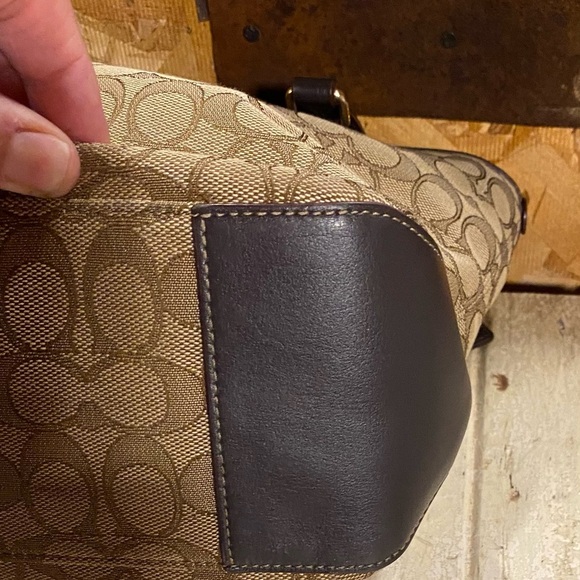 Coach Signature Bag - Picture 4 of 12